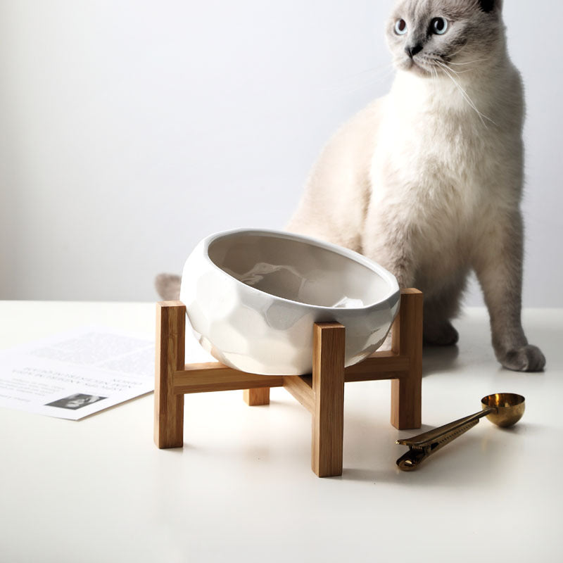 Ergonomic elevated pet food bowl.