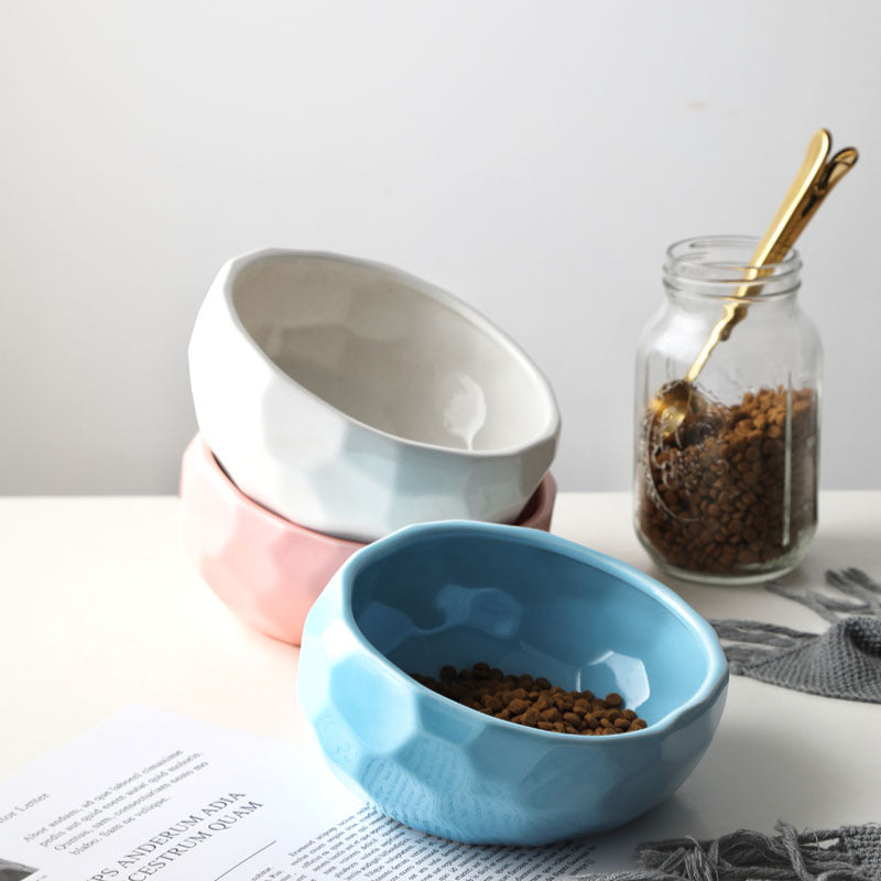 Ergonomic elevated pet food bowl.