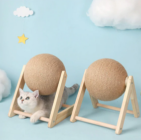 Cat scratching ball made of sisal.